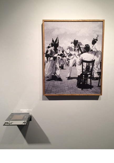 IVAN-GRILO-21-gramas-2016-Impressao-em-papel-algodao-prateleira-em-ferro-po-metalico-dourado-acrilic